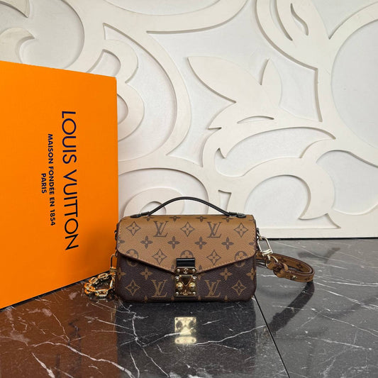 Pochette Metis East West